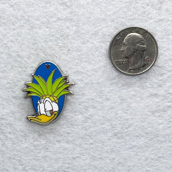 🔮 5/$25 Disney Summer Donald Duck Pineapple Leaf Hat Pin - Picture 2 of 3
